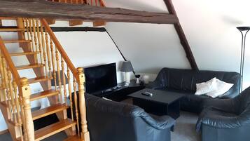 Fernseher, Kamin, DVD-Player, Stereoanlage