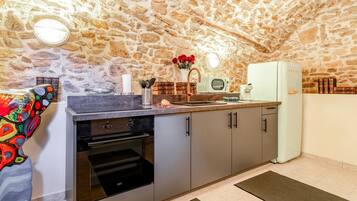 Fridge, microwave, oven, stovetop