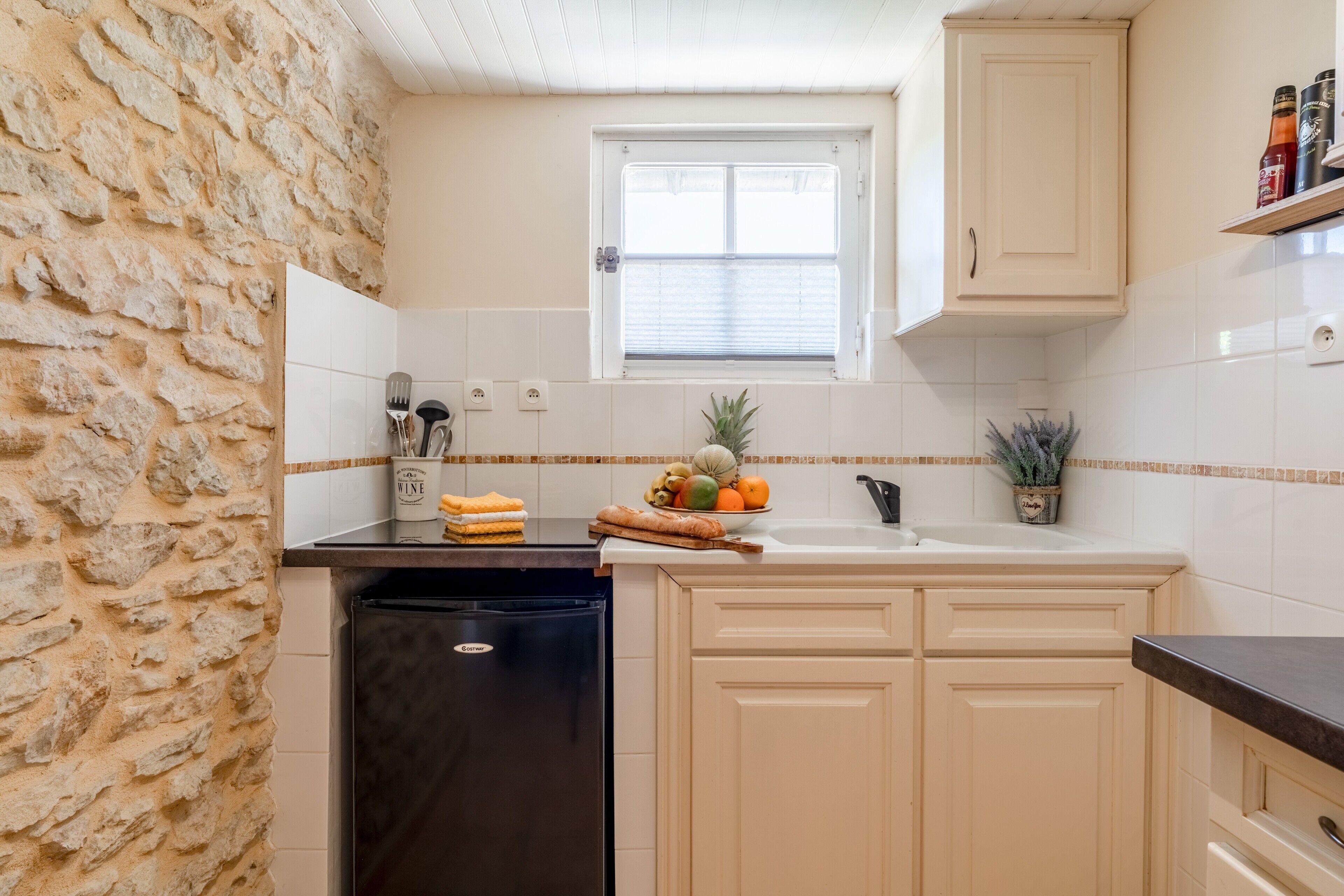 Fridge, microwave, stovetop, coffee/tea maker