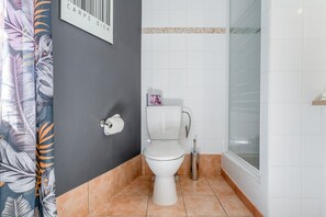 Shower, hair dryer, towels - Gite Jaune – Paradise of Provence (Le Pin)