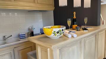 Fridge, microwave, stovetop, coffee/tea maker