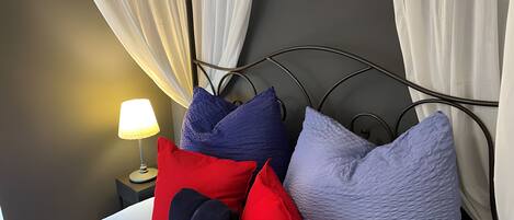 مكواة/لوح كي وواي فاي وملاءات أسرّة