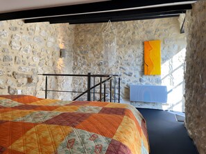 2 chambres, fer et planche à repasser, Wi-Fi, draps fournis