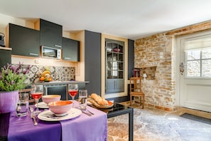 Fridge, microwave, stovetop, coffee/tea maker - Gite Lavande - Paradise of Provence (Le Pin)