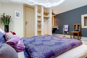 1 habitación, tabla de planchar con plancha, wifi y ropa de cama 