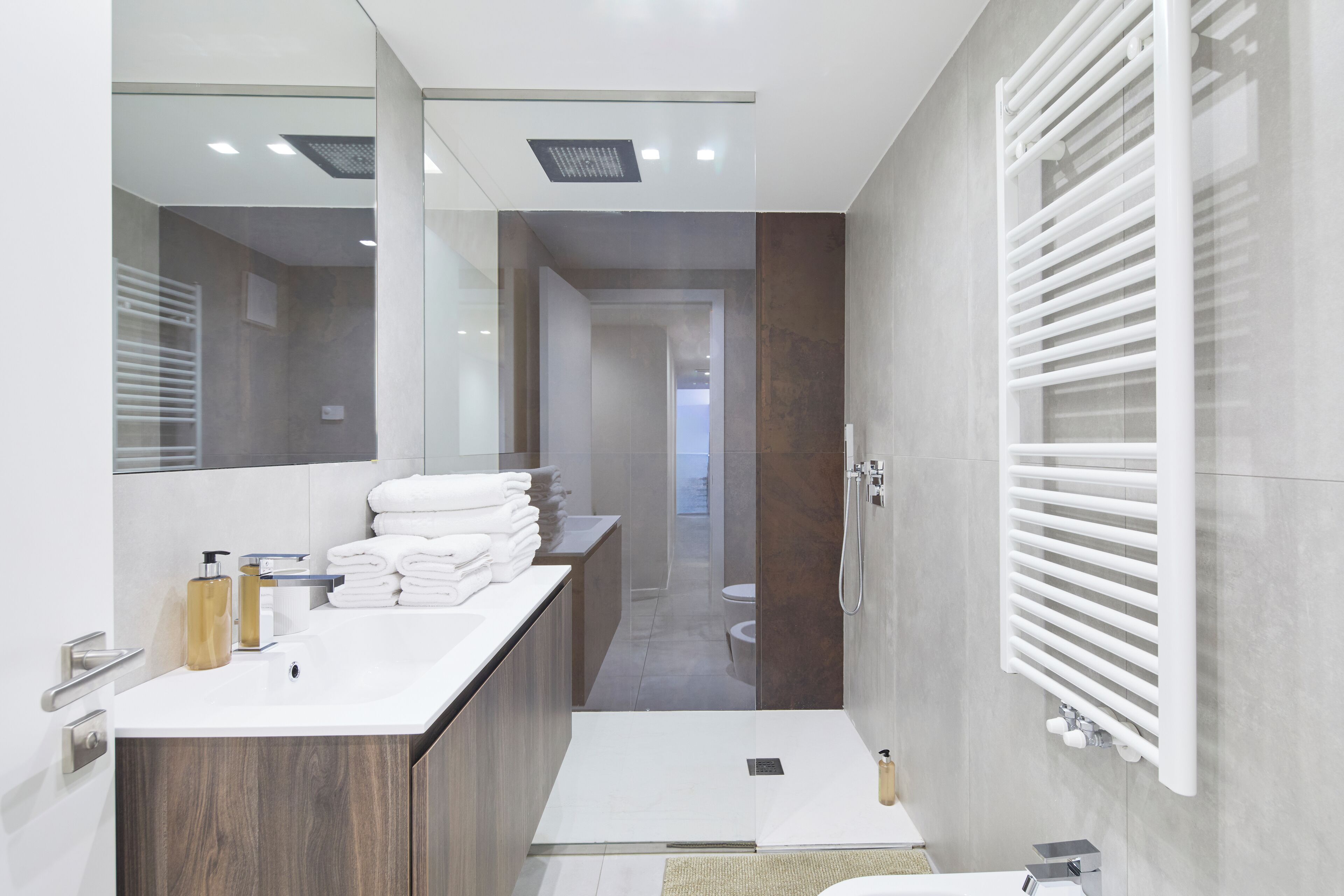 Comfort appartement, 2 slaapkamers, niet-roken, terras | Badkamer | Een haardroger, handdoeken, zeep, shampoo