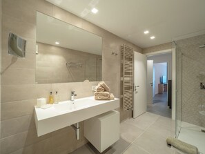 Bathroom - Maffei Apartments - Active Holidays (Riva del Garda)