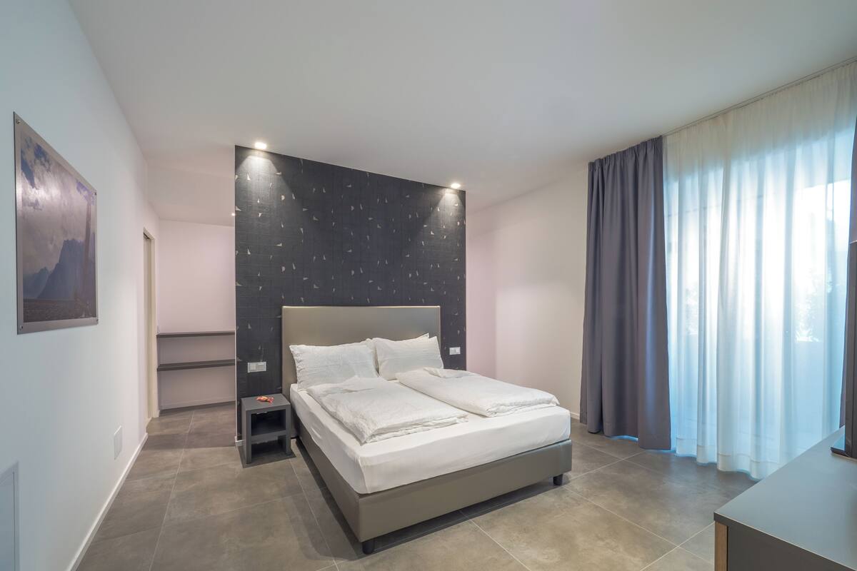 In-room safe, soundproofing, free WiFi
