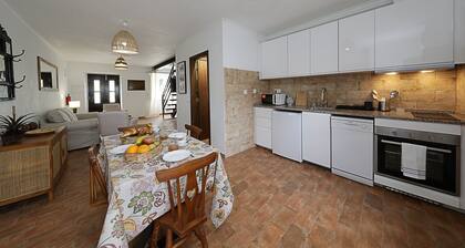 Maison de Vacances 'Acolhedora Tradicional' avec Terrasse Privée, Wi-Fi et Climatisation
