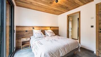 5 bedrooms, WiFi, bed sheets