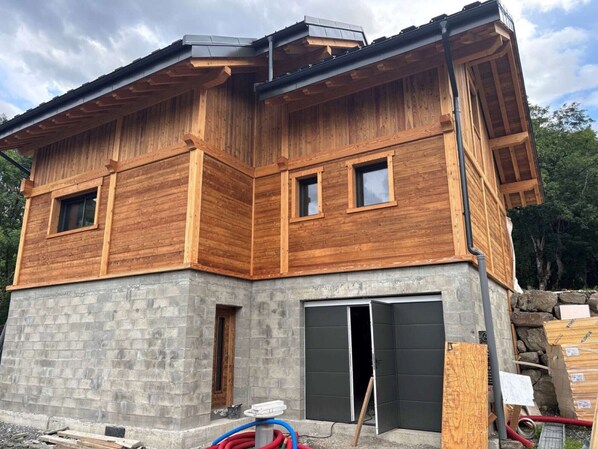 المنشأة من الخارج