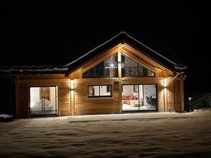 Exterior - Chalet 'L'Orée' with Mountain View, Private Garden and Wi-Fi (Valloire)