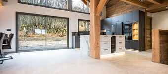 Chalet 'L'Orée' with Mountain View, Private Garden and Wi-Fi
