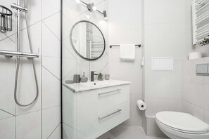 Comfort Apart Daire, Şehir Manzaralı | Banyo | Duş, saç kurutma makinesi, havlu, sabun 
