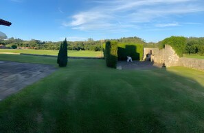 المنطقة المحيطة بالمنشأة