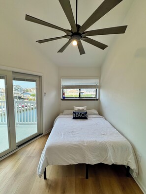 2 bedrooms, iron/ironing board, Internet, bed sheets