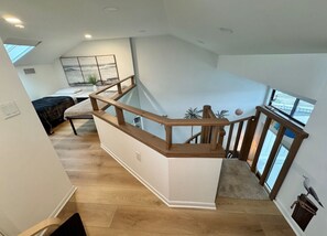 2 bedrooms, iron/ironing board, internet, bed sheets