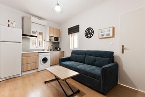 TV - Apartment 'Auromar 1' with Wi-Fi and Air Conditioning (Málaga)