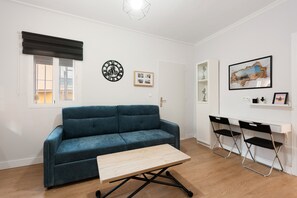 TV - Apartment 'Auromar 1' with Wi-Fi and Air Conditioning (Málaga)