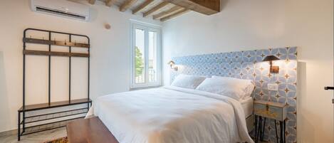 2 bedrooms, iron/ironing board
