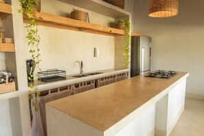 Een magnetron, een oven, een kookplaat