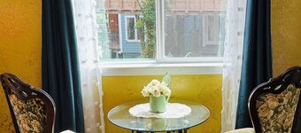 Private creekside cottage adjacent to the historic Flume's End Bed & Breakfast