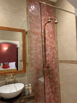 Room | Bathroom | Shower, hair dryer, towels, soap