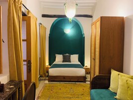 Quarto triplo | Cofres nos quartos, cortinas blackout, berços grátis, Wi-Fi de cortesia