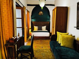 Triple Room | In-room safe, blackout drapes, free cribs/infant beds, free WiFi