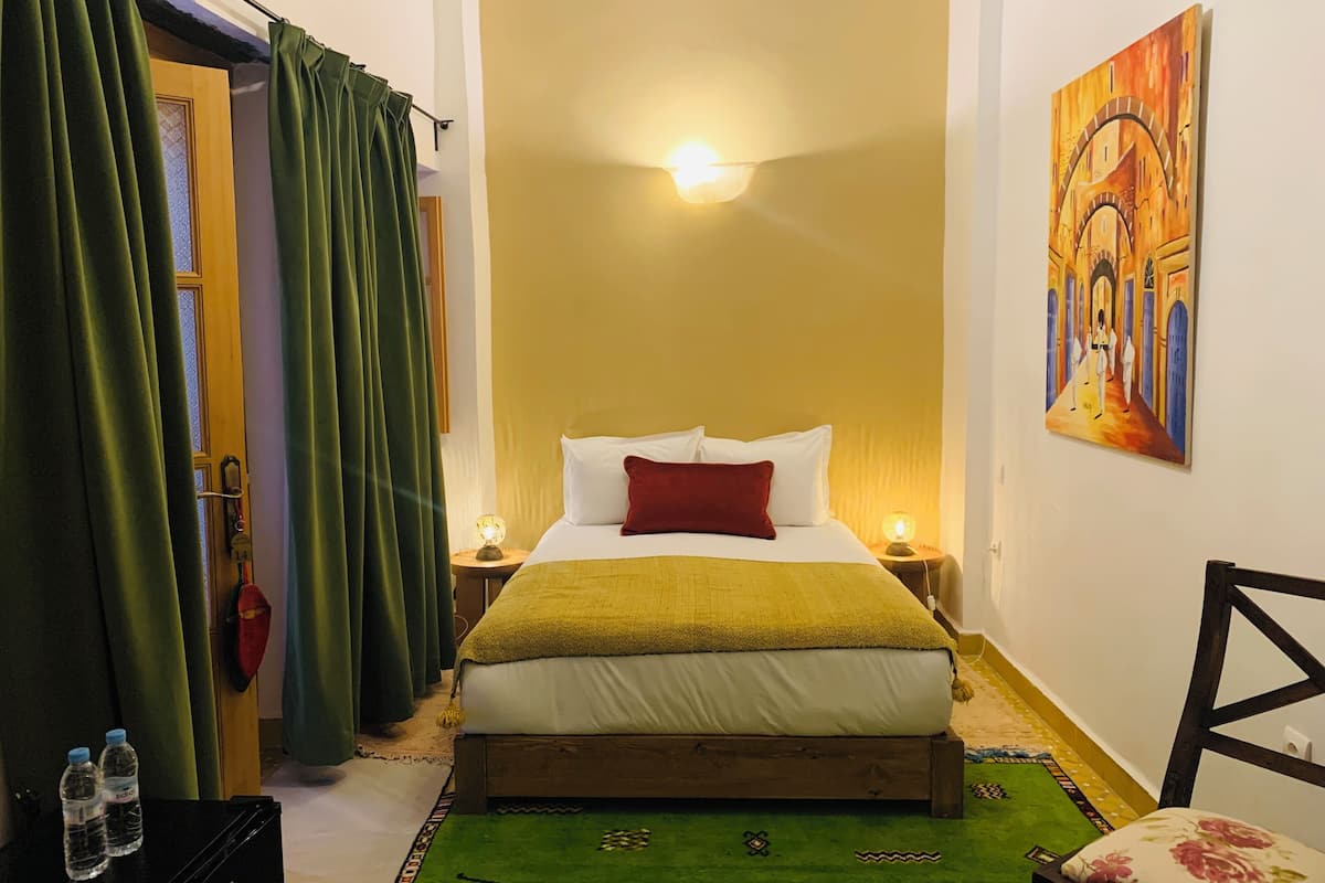 Rum | Värdeförvaringsskåp på rummet, mörkläggningsgardiner och gratis wi-fi