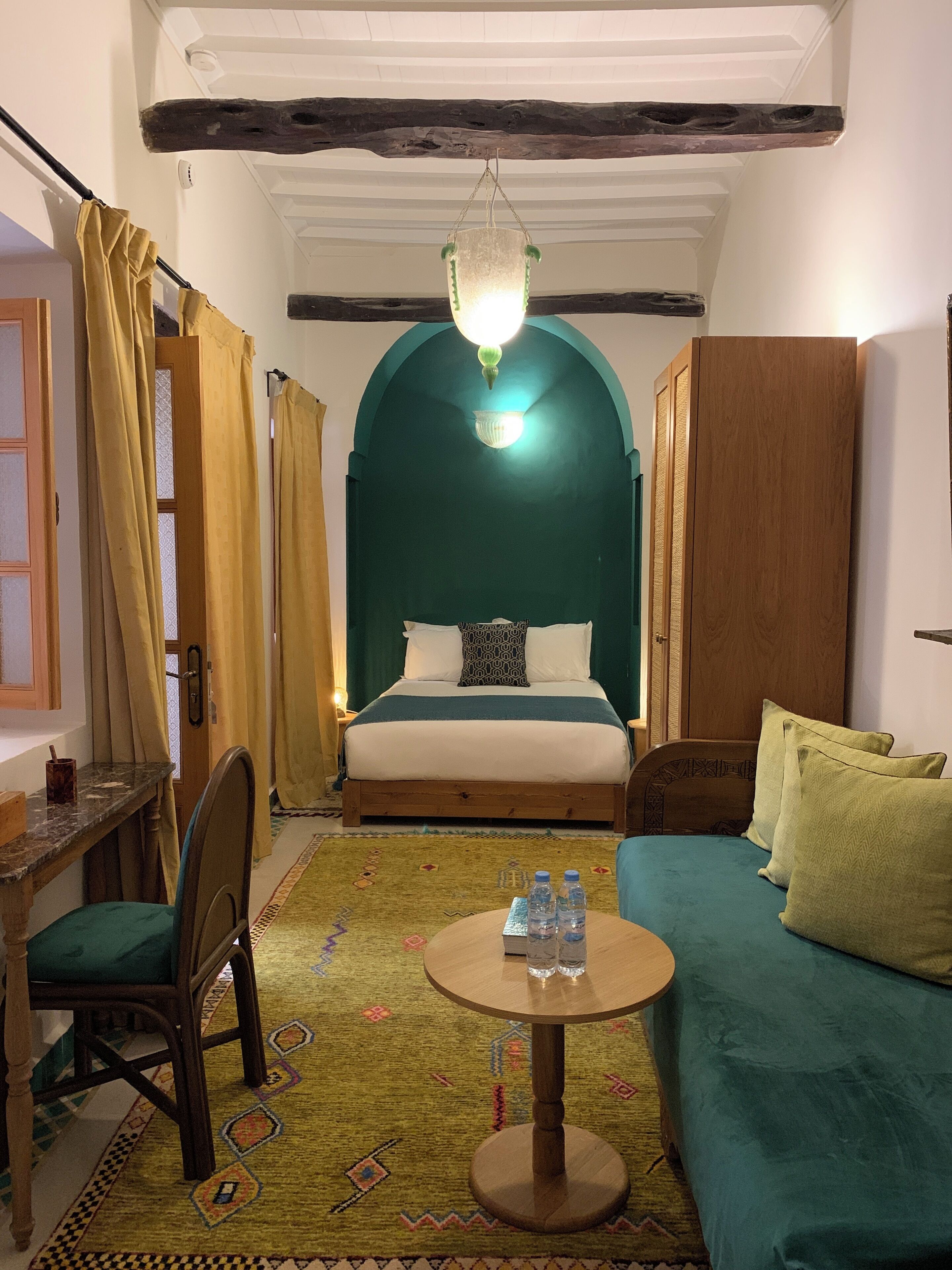 三人房 | 客房内保险箱、遮光窗帘、免费 WiFi、床单