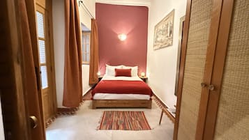 Rom | Safe på rommet, blendingsgardiner og barnesenger (inkludert)