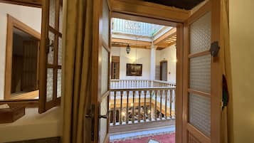 Triple Room | In-room safe, blackout drapes, free cribs/infant beds, free WiFi