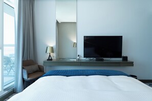 1 bedroom, in-room safe, desk, iron/ironing board - Keyrock Living - Elite Escape at Maison Prive (Dubai)