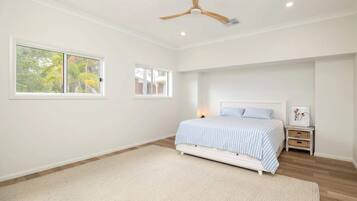 6 bedrooms, WiFi, bed sheets