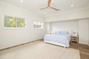 6 bedrooms, WiFi, bed sheets