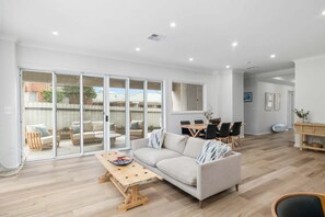 TV - Seabreeze Sanctuary Mollymook Beach (Mollymook)