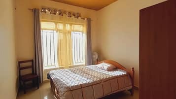 2 habitaciones, tabla de planchar con plancha, wifi y ropa de cama