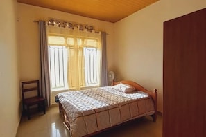 2 quartos, ferros/tábuas de passar roupa, Wi-Fi, roupa de cama