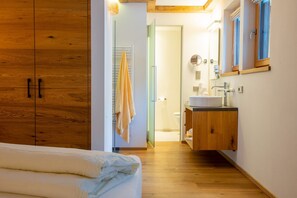 1 chambre, fer et planche à repasser, Wi-Fi, literie fournie