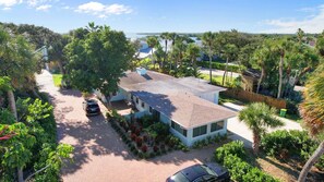 Exterior - Mermaid’s Cottage | Cozy Cocoa Beach Getaway – Walk to the Ocean! (Cocoa Beach)