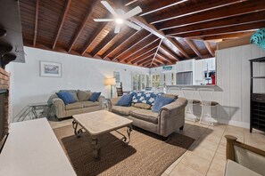 TV - Mermaid’s Cottage | Cozy Cocoa Beach Getaway – Walk to the Ocean! (Cocoa Beach)