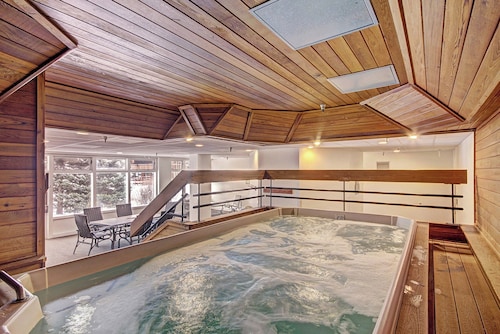 Dog Friendly Copper Mountain Condo VS453