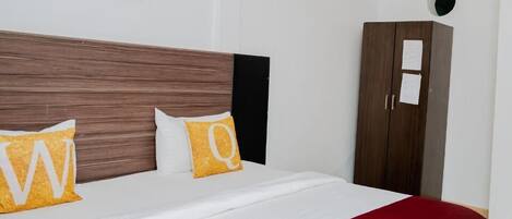 Exclusive Suite | In-room safe, individually decorated, individually furnished, desk