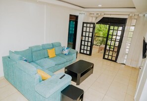 Chambre, 1 chambre, balcon, vue jardin | Coin séjour