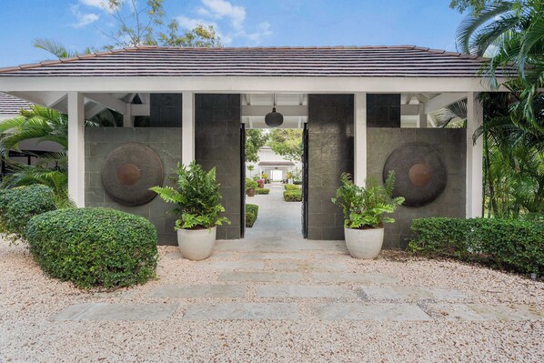 Property grounds - Intimate 5BR Oceanfront Villa | Private Gym (Punta Cana)