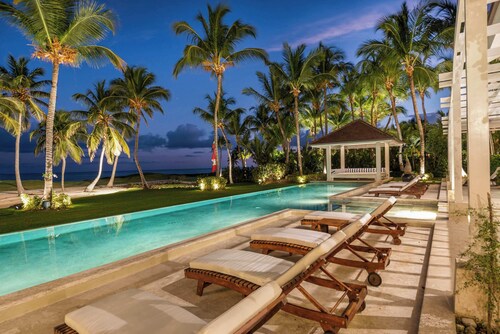 8BR Oceanfront Golf Estate with Private Gym