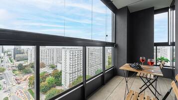 Apartamento Confort, balcón, vistas a la ciudad | Balcón