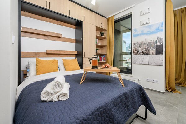 Blackout drapes, iron/ironing board, cribs/infant beds, free WiFi - Lumina 15th Floor Apartment in Warsaw  (Warsaw)