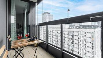 Apartamento Confort, balcón, vistas a la ciudad | Balcón